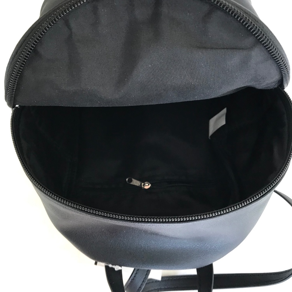 T-Shirt & Jeans Backpack with Faux Fur Heart - Picture 6 of 6